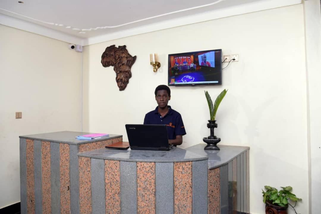 Golden View Hotel Ibanda Eksteriør bilde