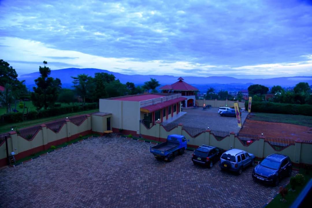 Golden View Hotel Ibanda Eksteriør bilde